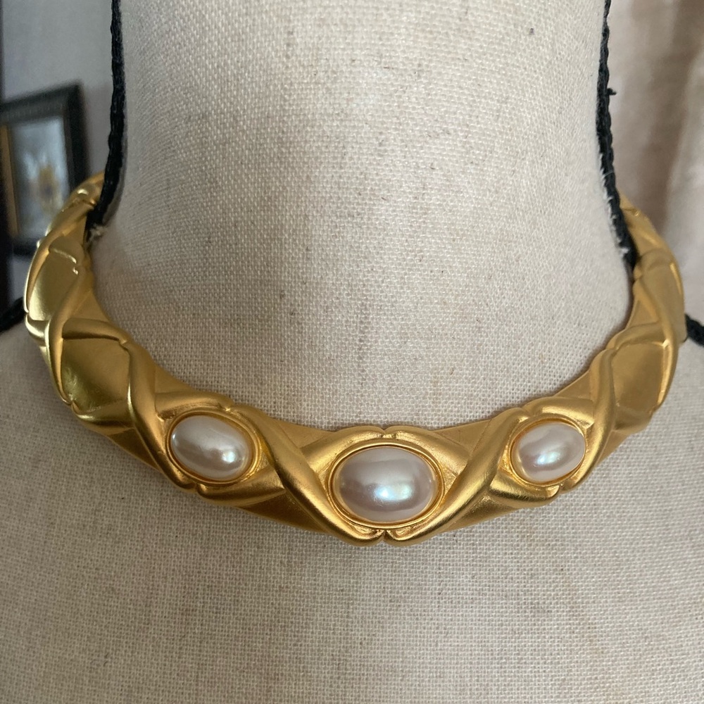 VTG Modernist Hinged Matte Gold Necklace Sleek Bold Statement Faux Pearl Accent